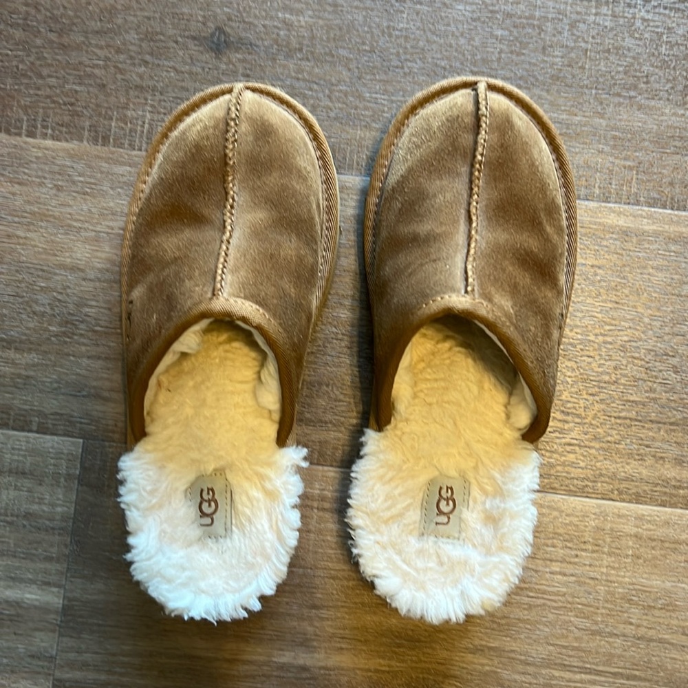 Kids UGG Slippers.